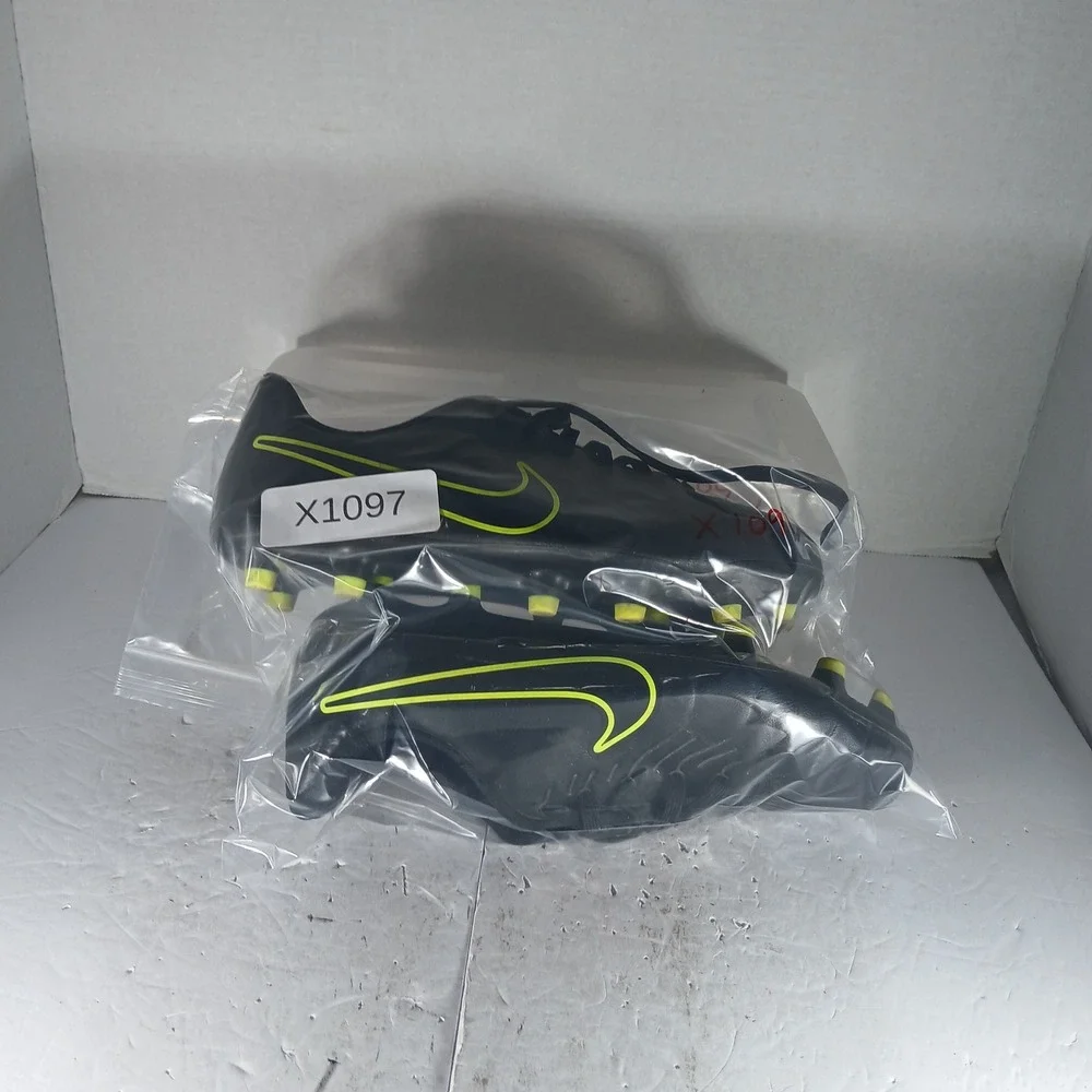 Nike Tiempo Legend 10 Club 5Y Black Volt Soccer Cleats DV4352-001 Athletic Sport